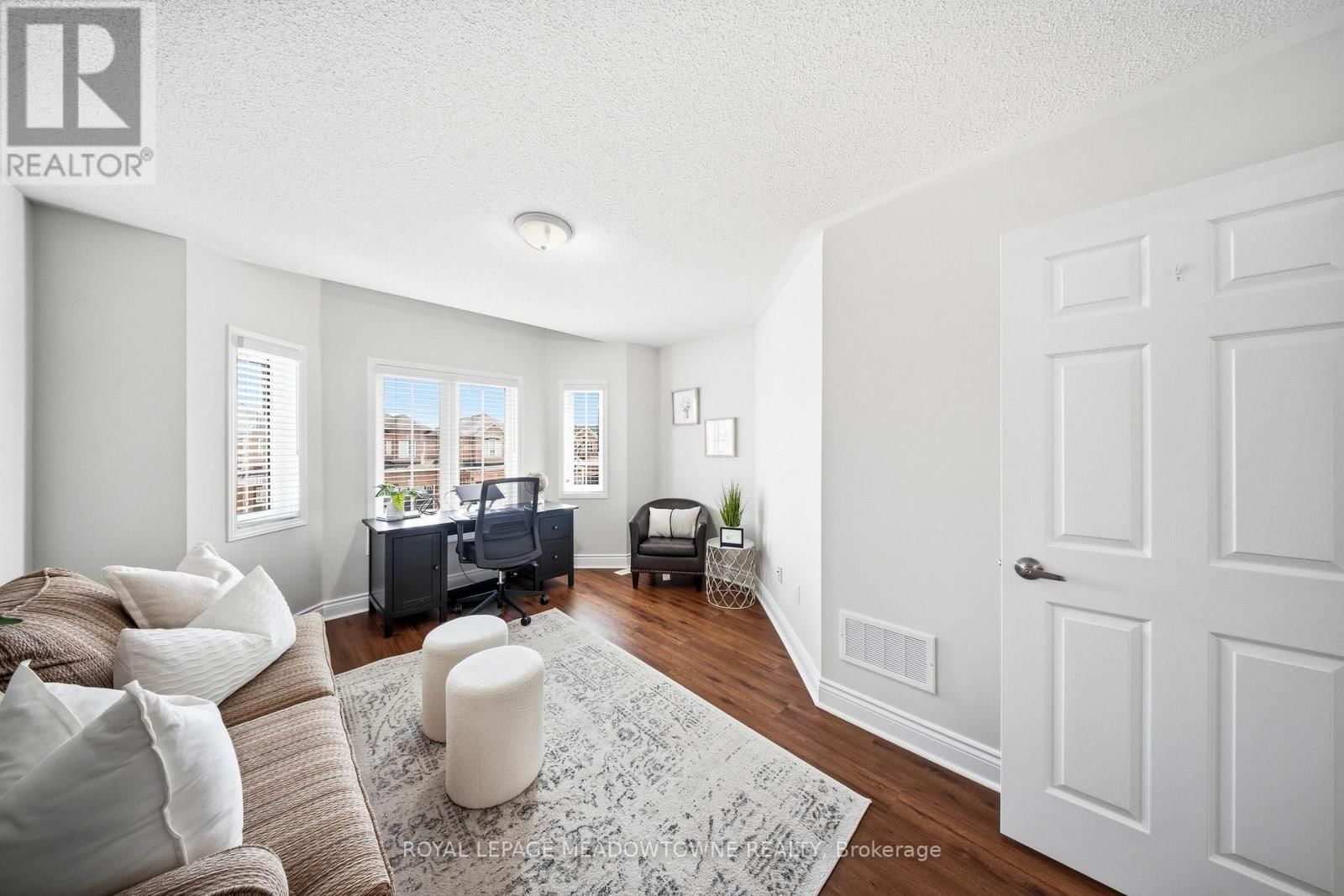 14 EAGLEVIEW WAY Image 25