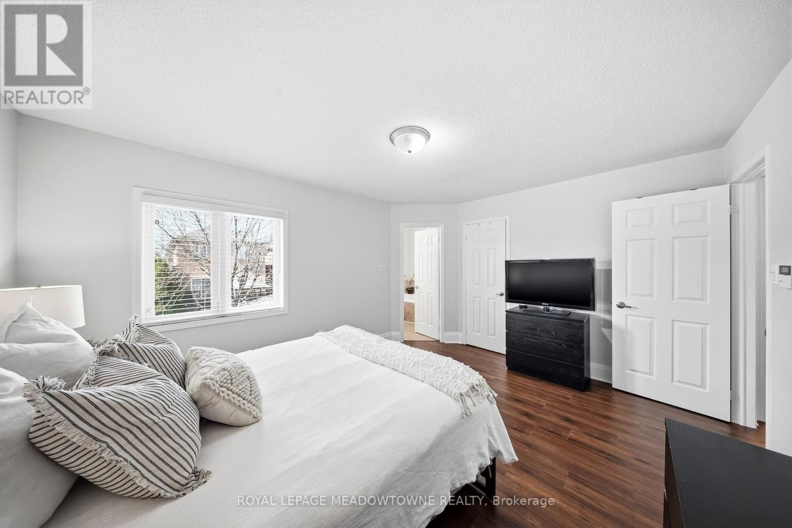 14 EAGLEVIEW WAY Image 28