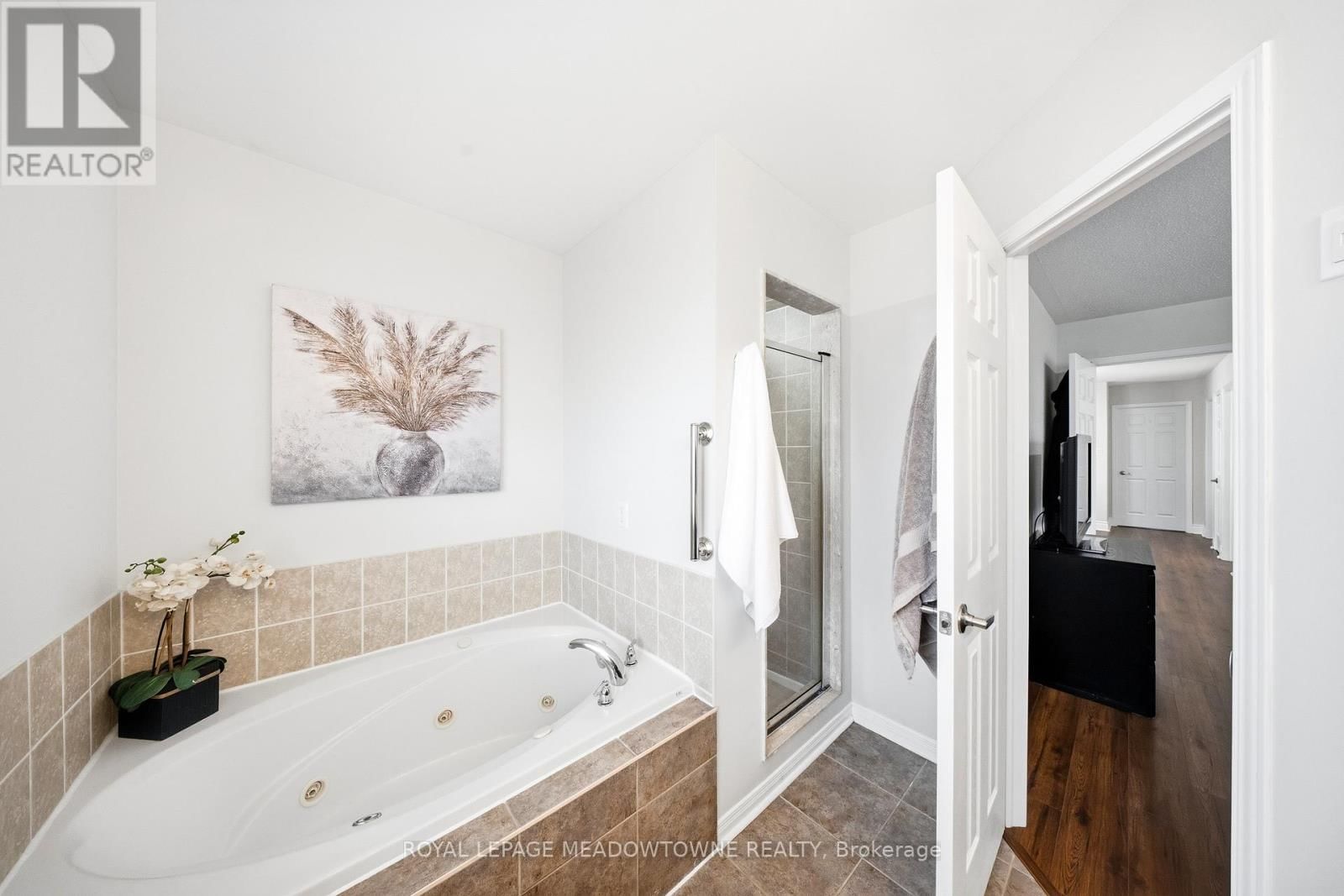 14 EAGLEVIEW WAY Image 30