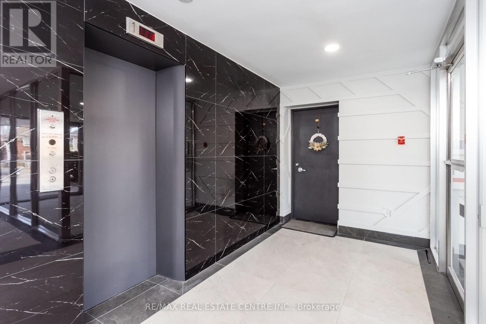 406 - 371 LAKESHORE ROAD WEST Image 1