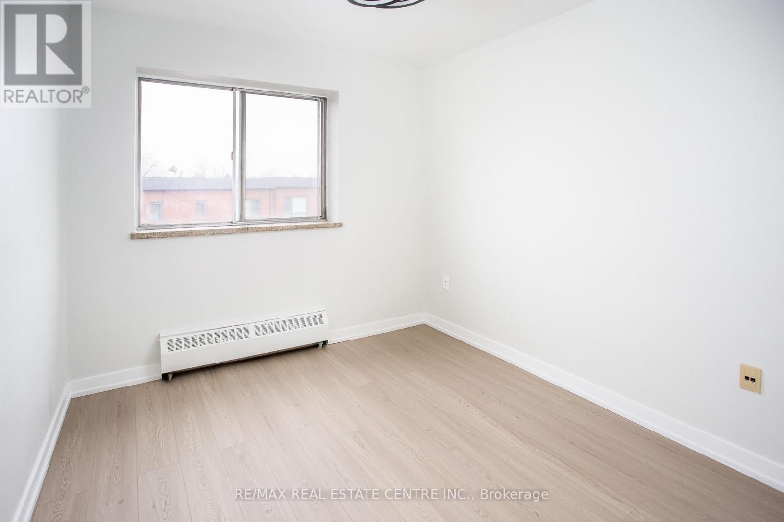 406 - 371 LAKESHORE ROAD WEST Image 10