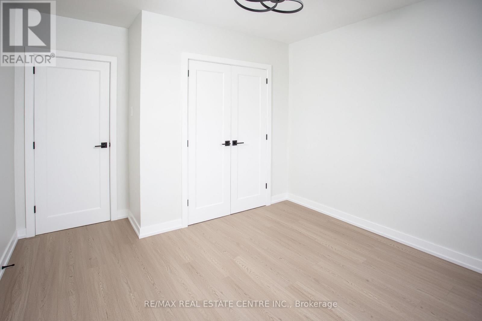 406 - 371 LAKESHORE ROAD WEST Image 11