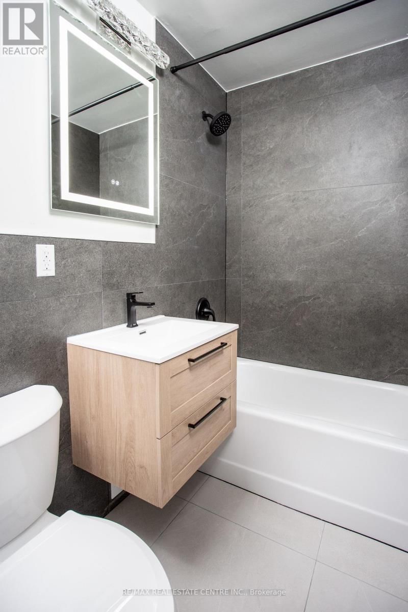 406 - 371 LAKESHORE ROAD WEST Image 12