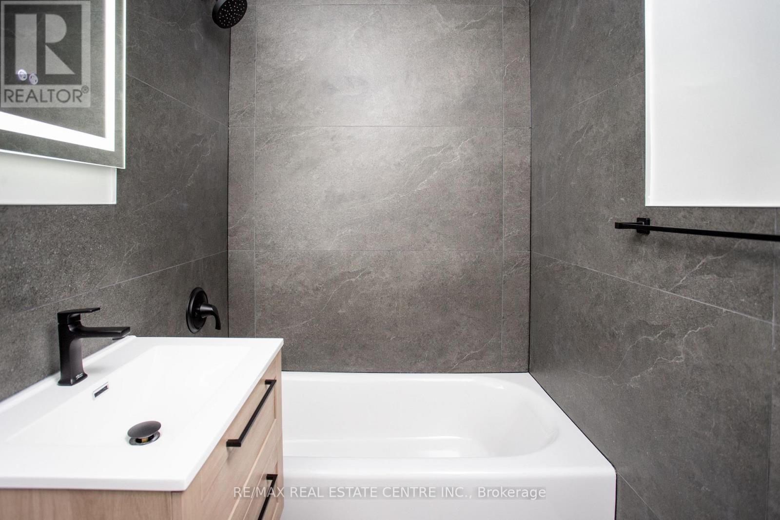 406 - 371 LAKESHORE ROAD WEST Image 13