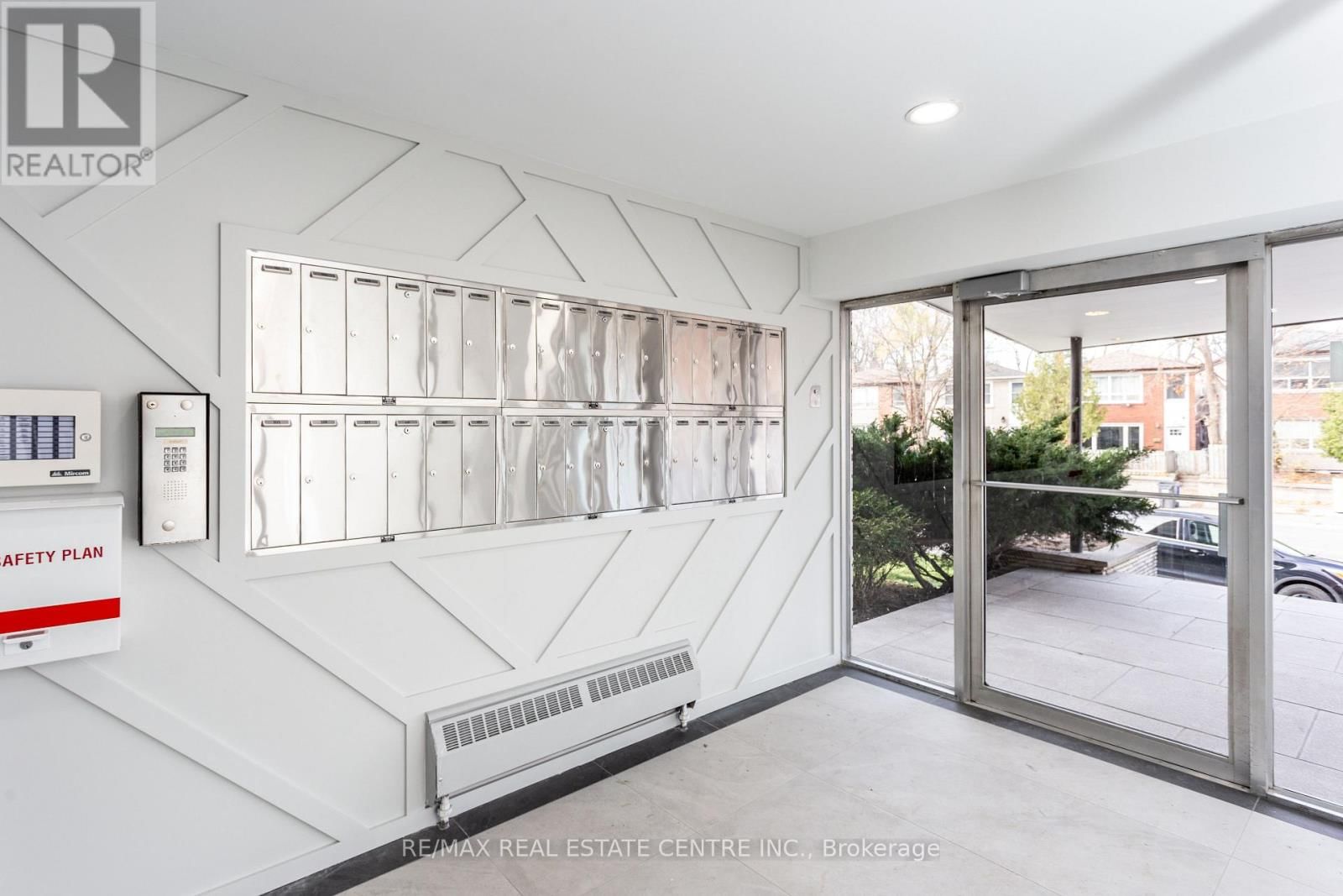 406 - 371 LAKESHORE ROAD WEST Image 3