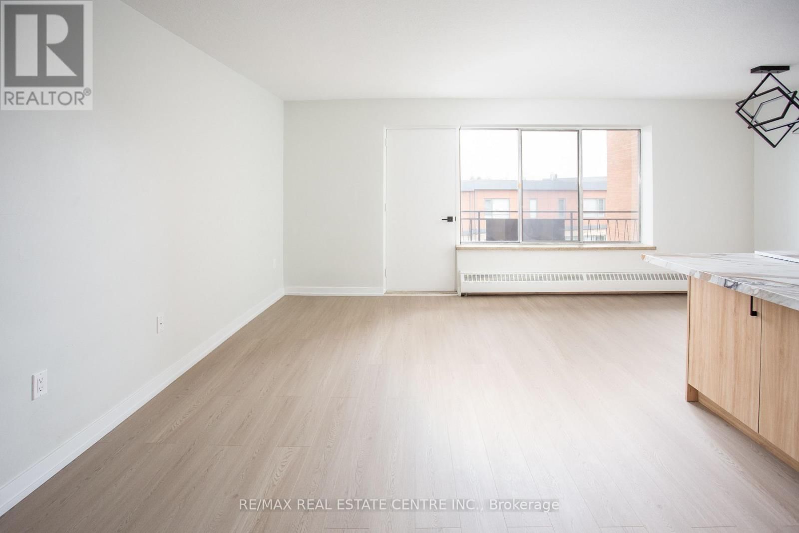 406 - 371 LAKESHORE ROAD WEST Image 5