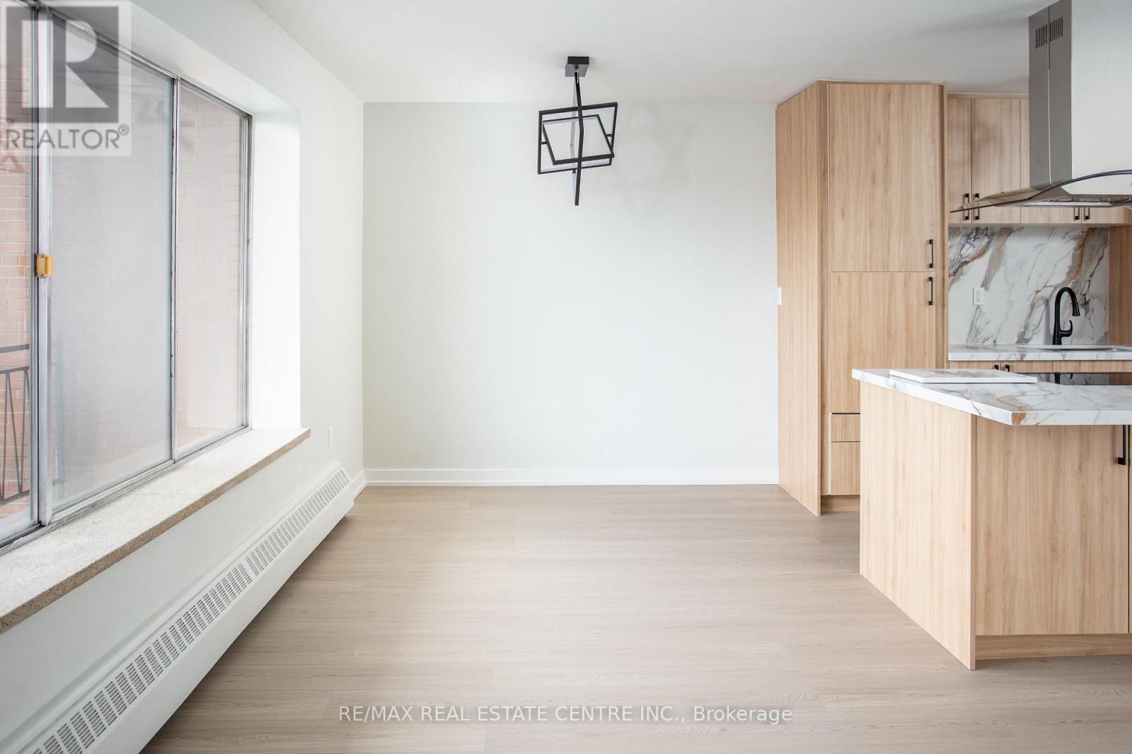 406 - 371 LAKESHORE ROAD WEST Image 6