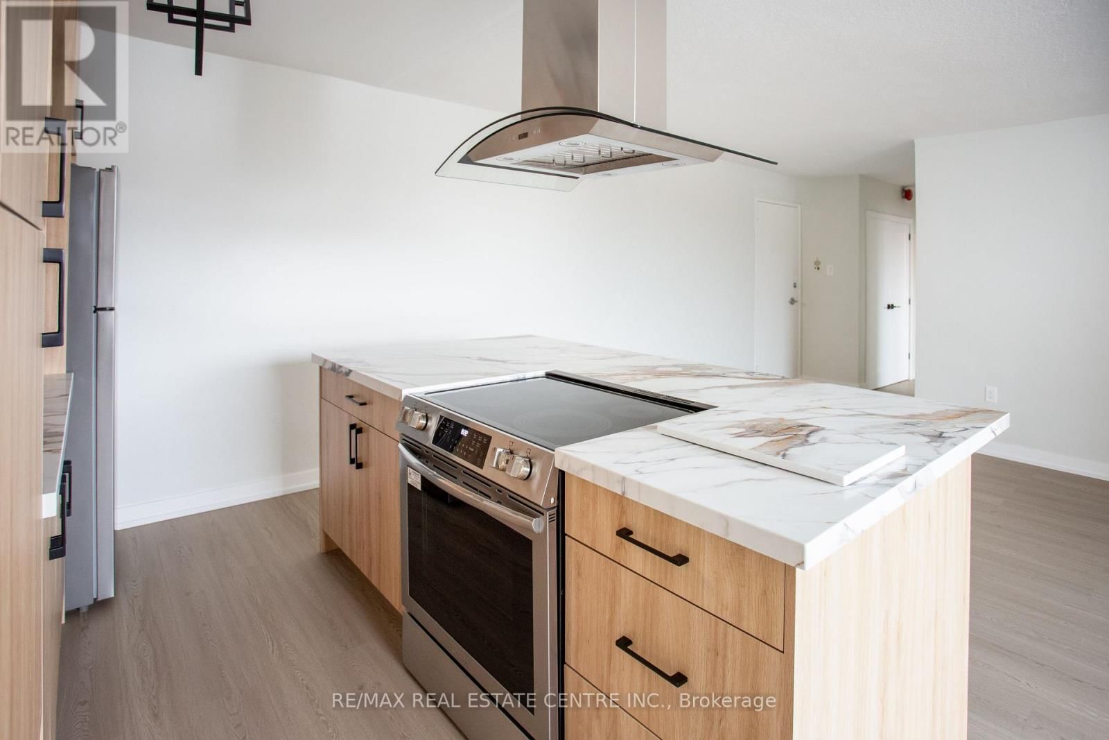 406 - 371 LAKESHORE ROAD WEST Image 7