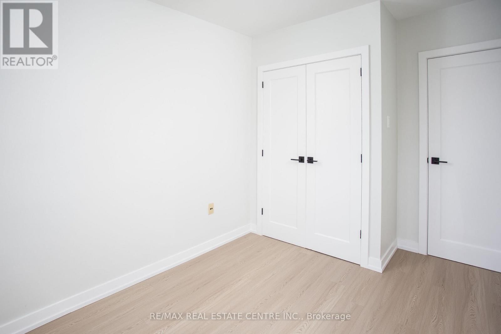 406 - 371 LAKESHORE ROAD WEST Image 9