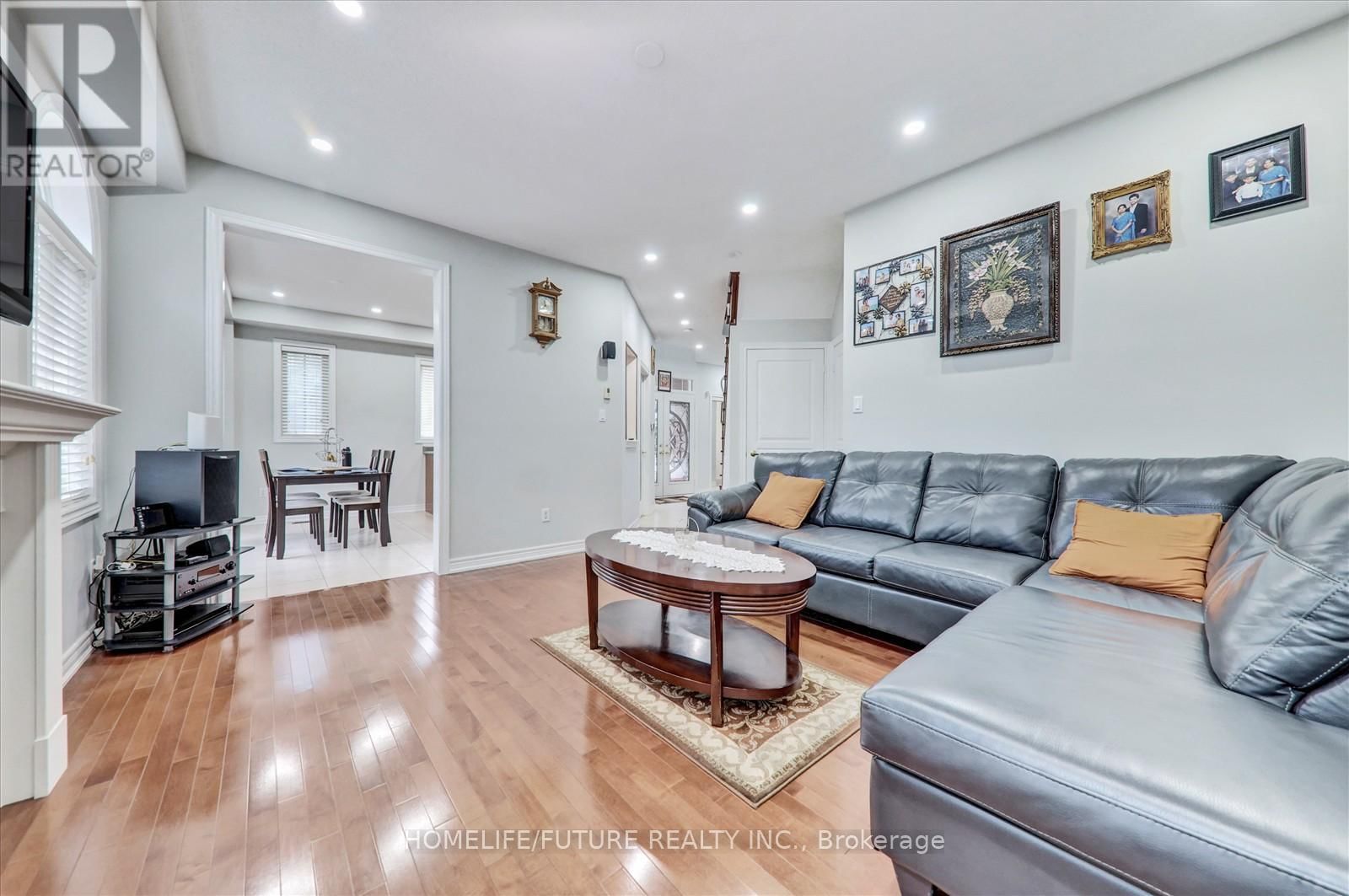 2 TOVEY TERRACE Image 13