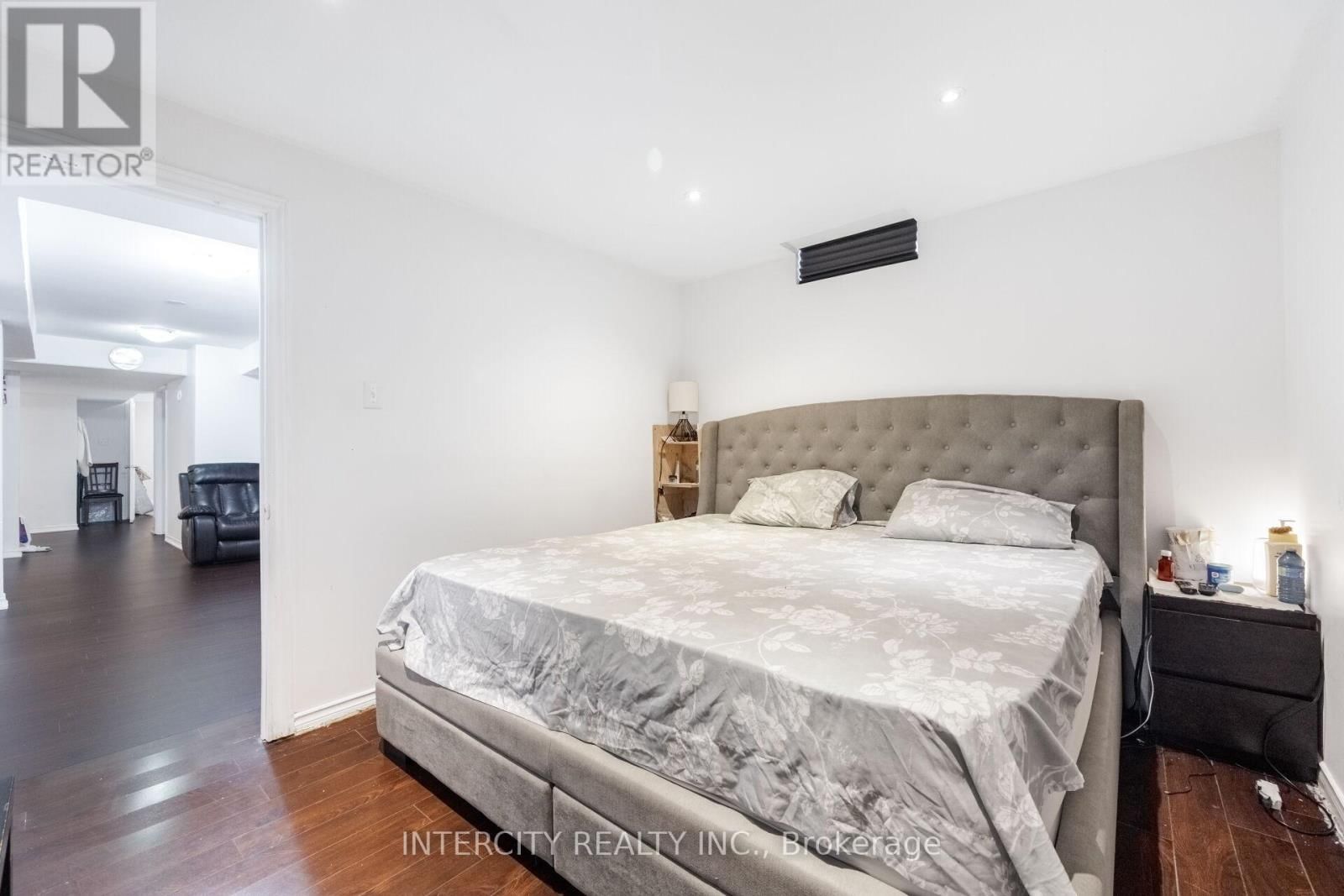 10 CAPISTRO STREET Image 47