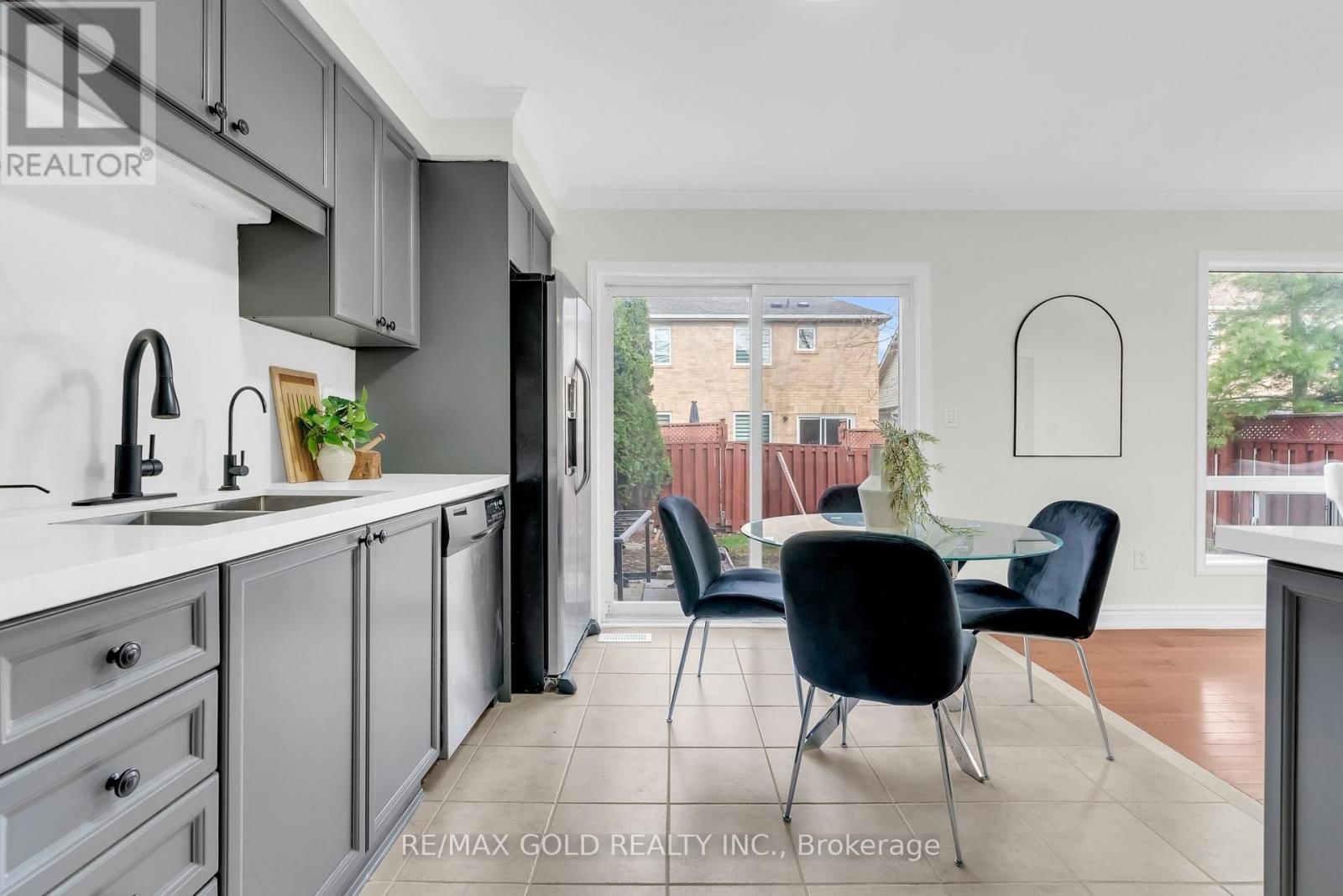 1645 GOWLING TERRACE Image 17