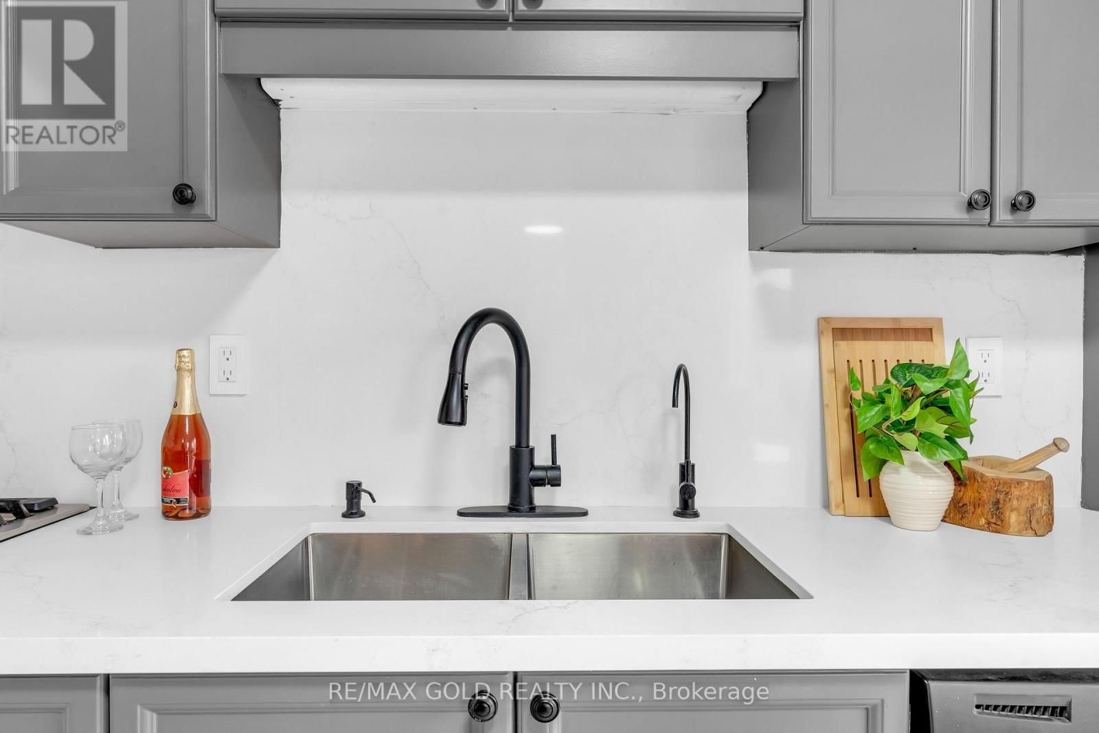 1645 GOWLING TERRACE Image 19