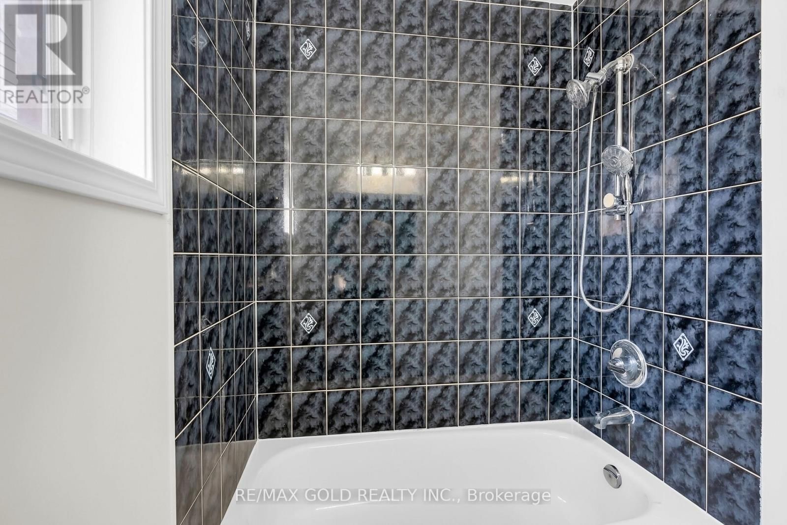 1645 GOWLING TERRACE Image 26