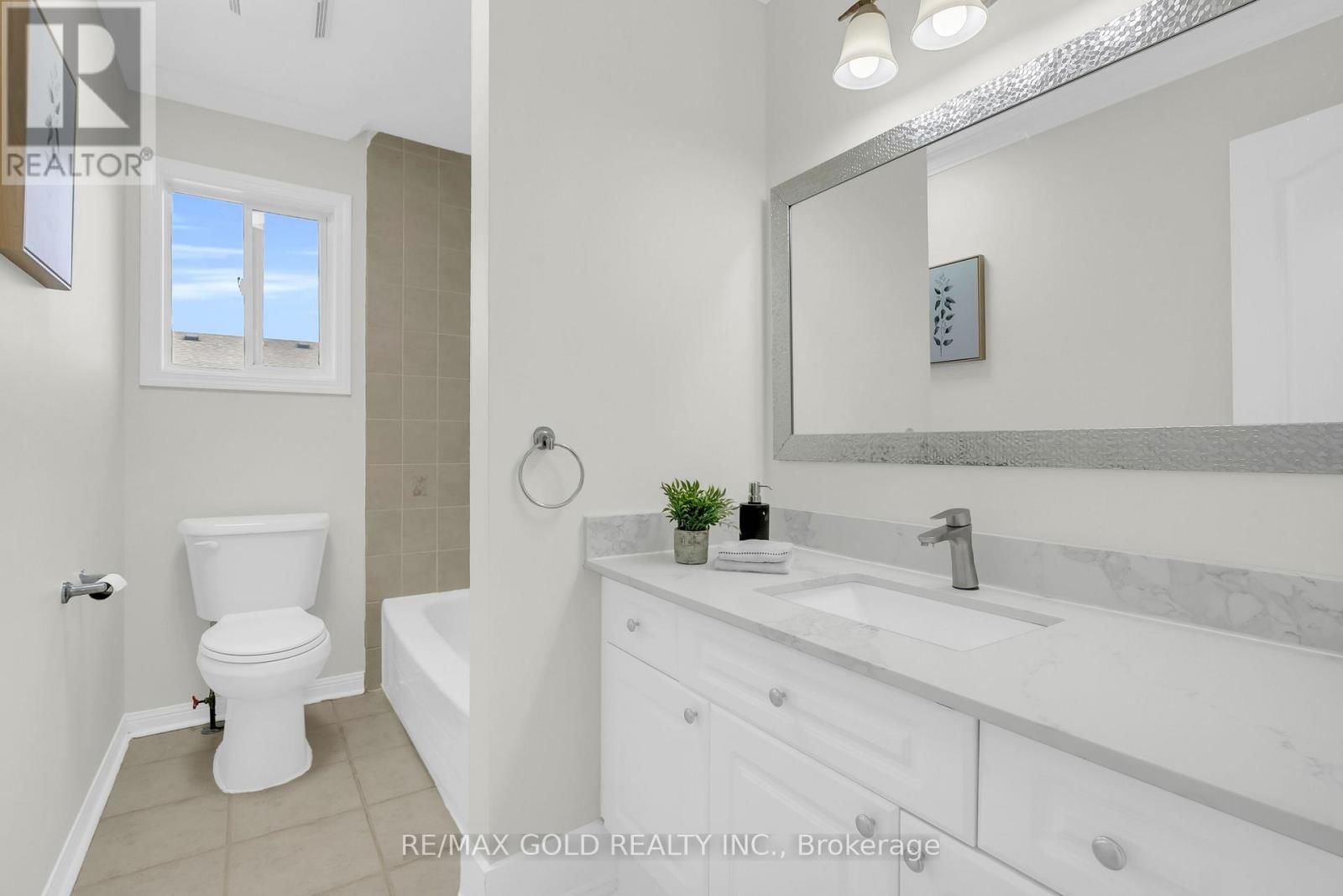 1645 GOWLING TERRACE Image 30