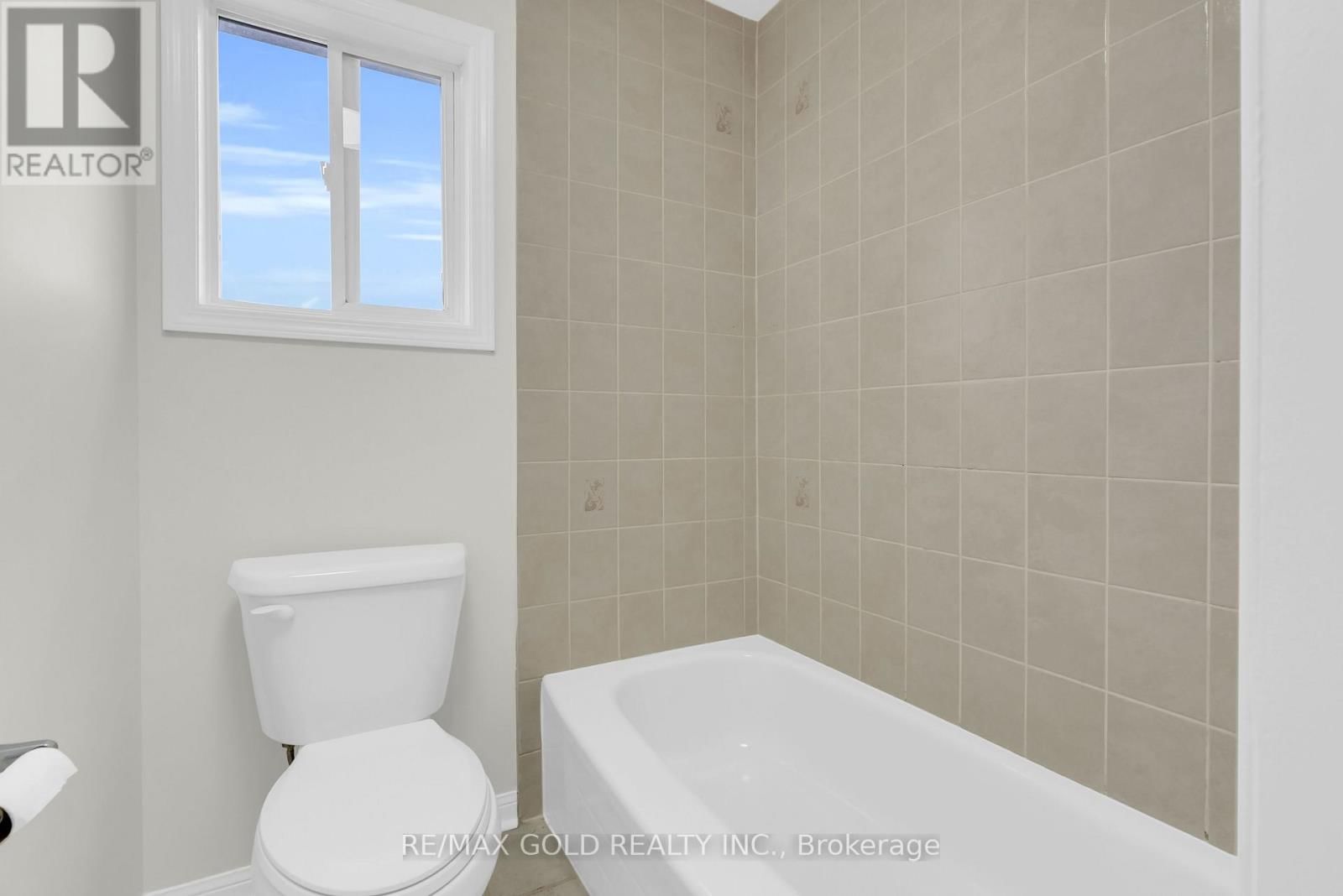 1645 GOWLING TERRACE Image 31