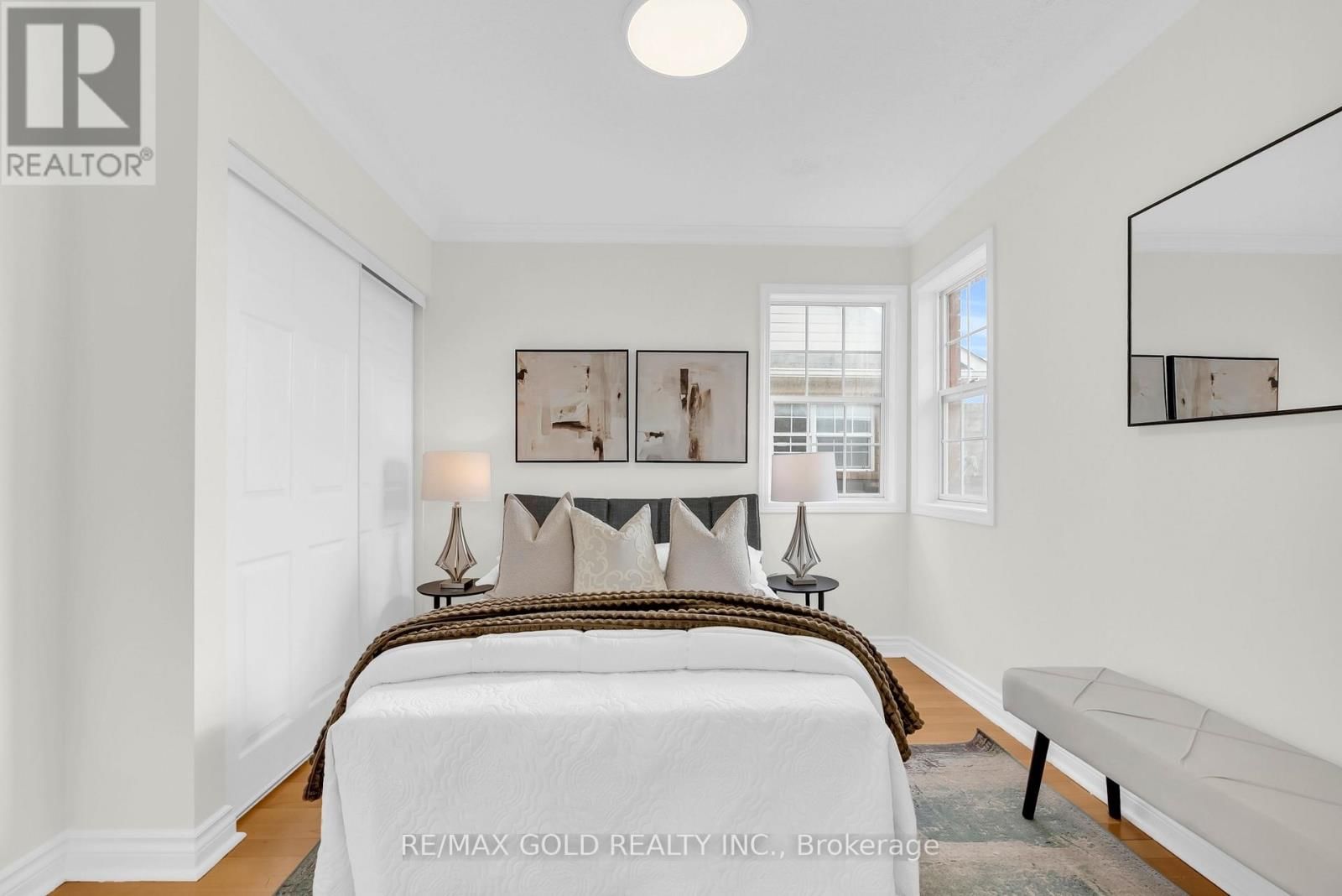 1645 GOWLING TERRACE Image 32