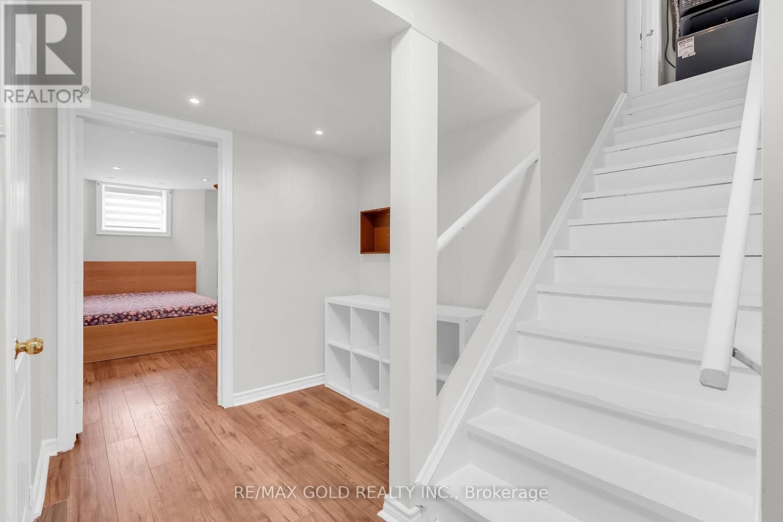 1645 GOWLING TERRACE Image 34