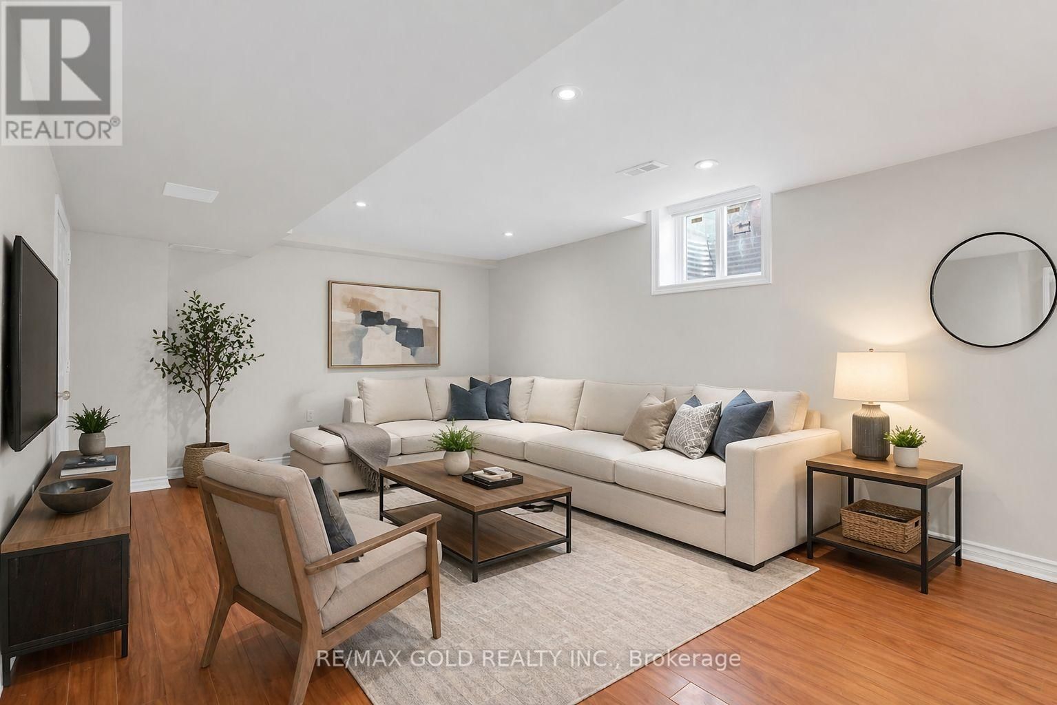 1645 GOWLING TERRACE Image 36