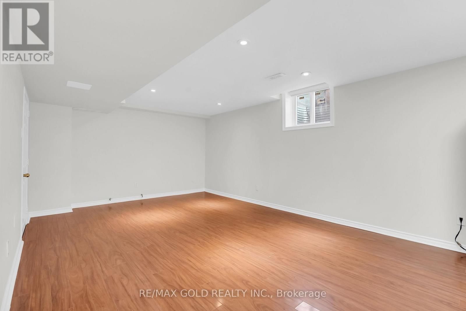 1645 GOWLING TERRACE Image 37