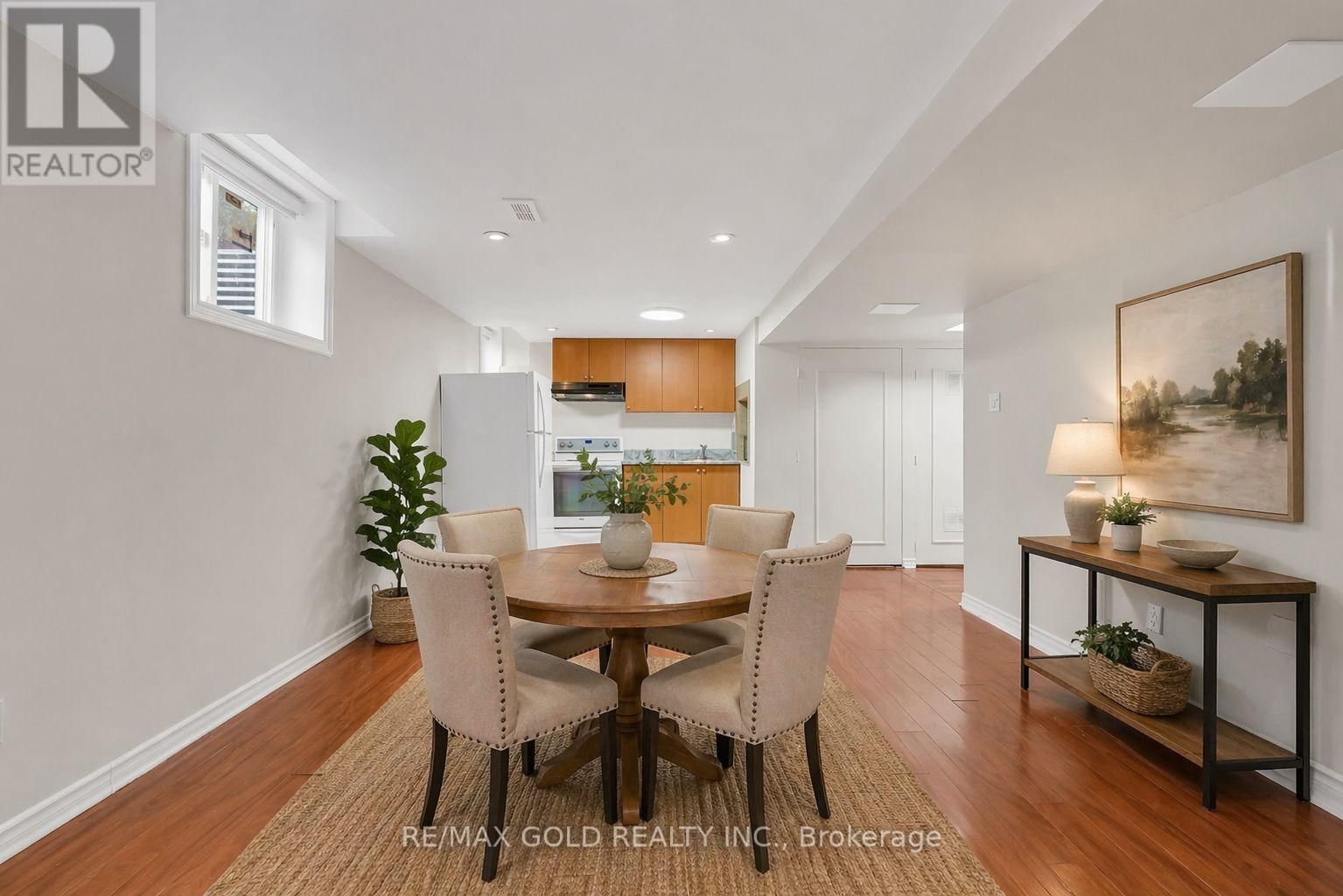 1645 GOWLING TERRACE Image 38