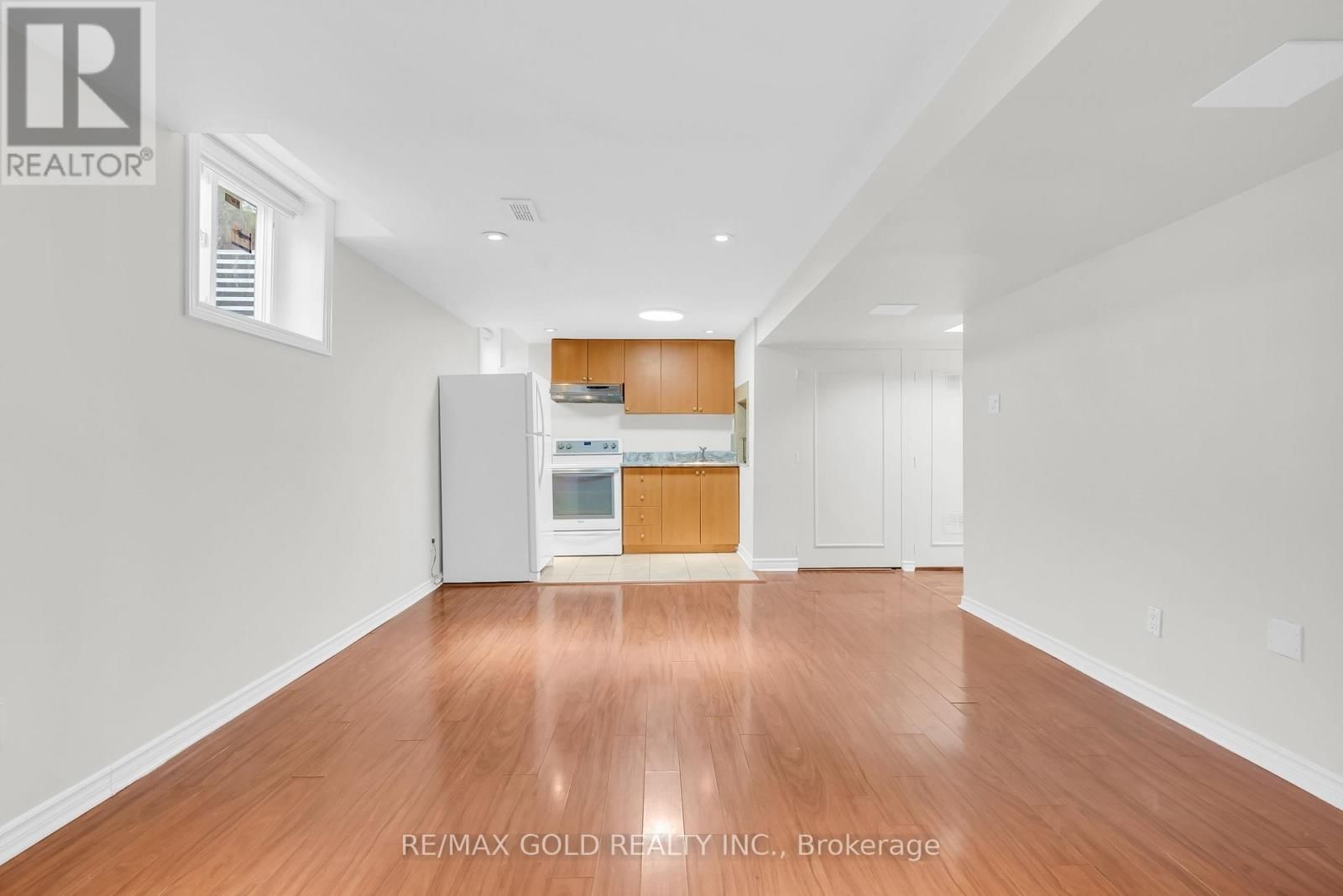 1645 GOWLING TERRACE Image 39