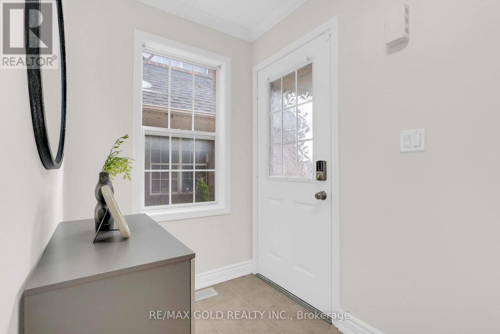 1645 GOWLING TERRACE Image 4