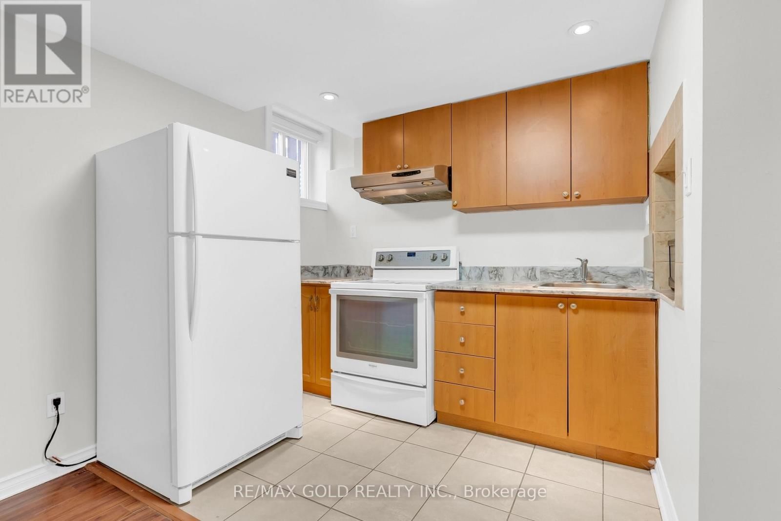 1645 GOWLING TERRACE Image 40