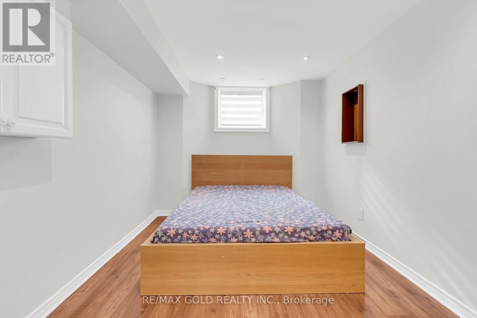 1645 GOWLING TERRACE Image 41