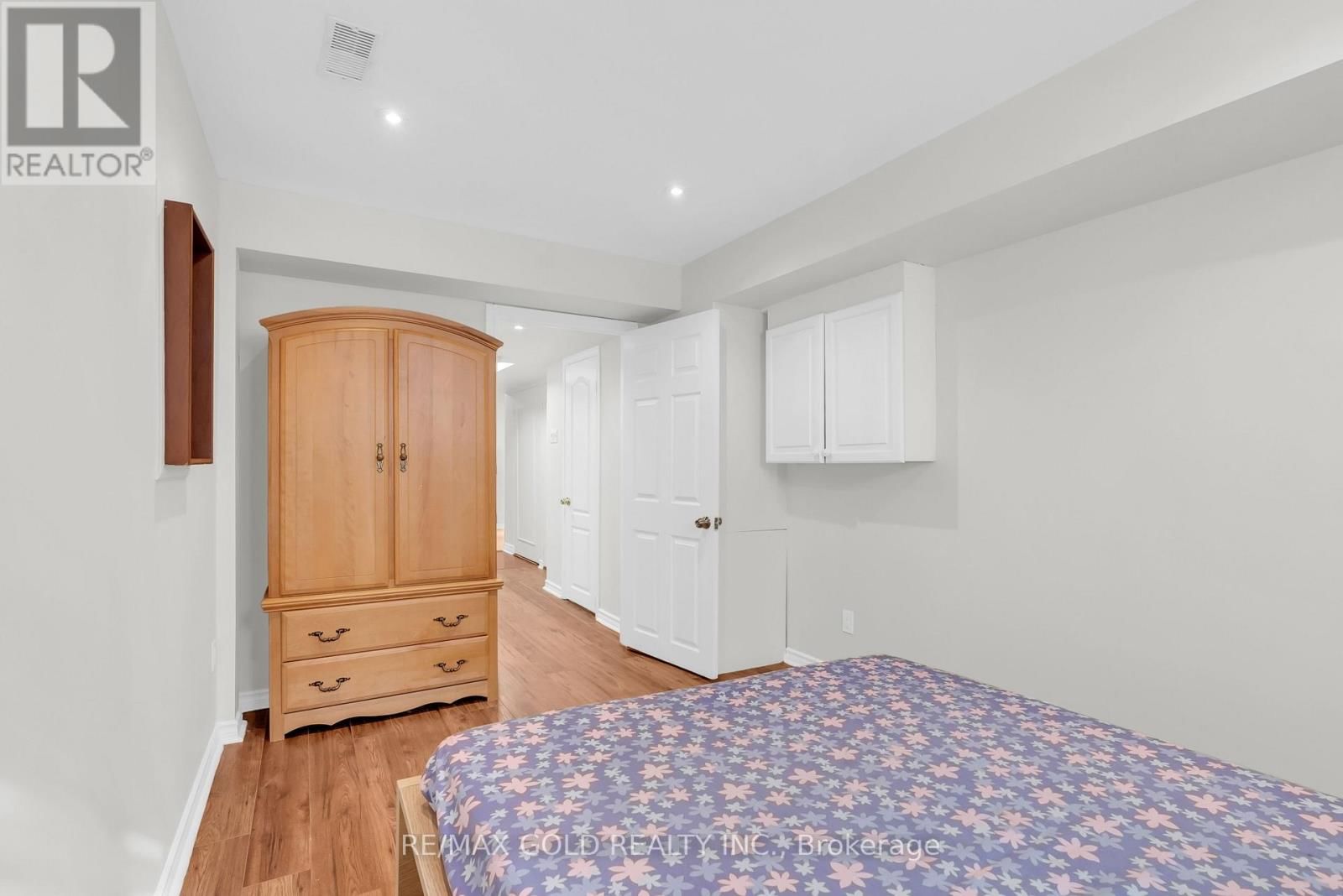 1645 GOWLING TERRACE Image 42