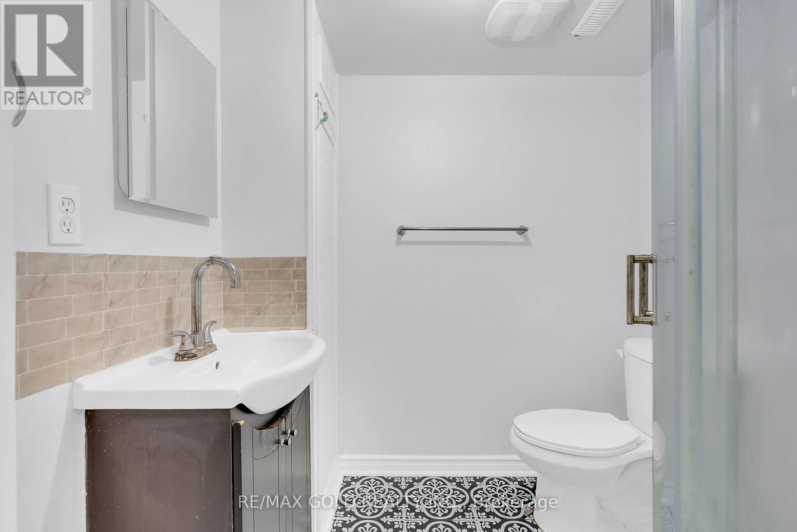 1645 GOWLING TERRACE Image 43