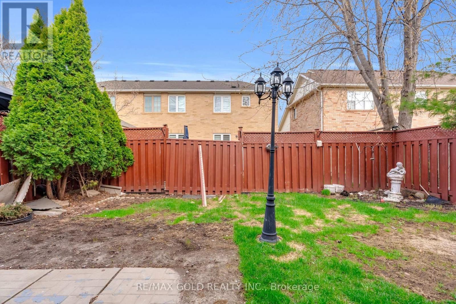 1645 GOWLING TERRACE Image 45