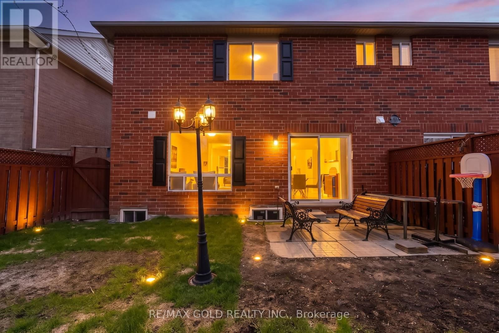 1645 GOWLING TERRACE Image 48