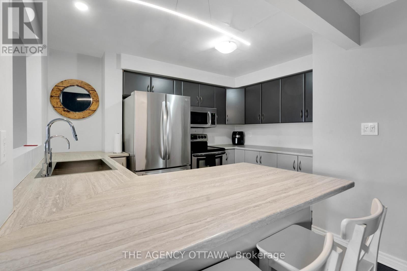 10 COLLINS CRESCENT Image 11