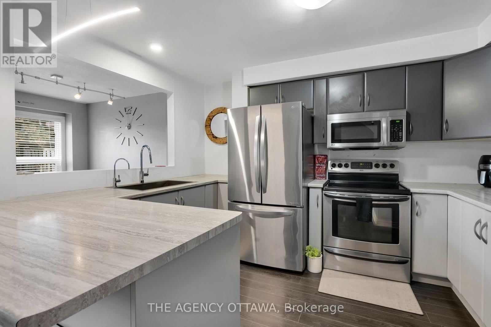 10 COLLINS CRESCENT Image 12