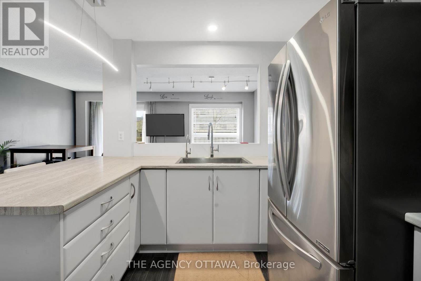 10 COLLINS CRESCENT Image 13