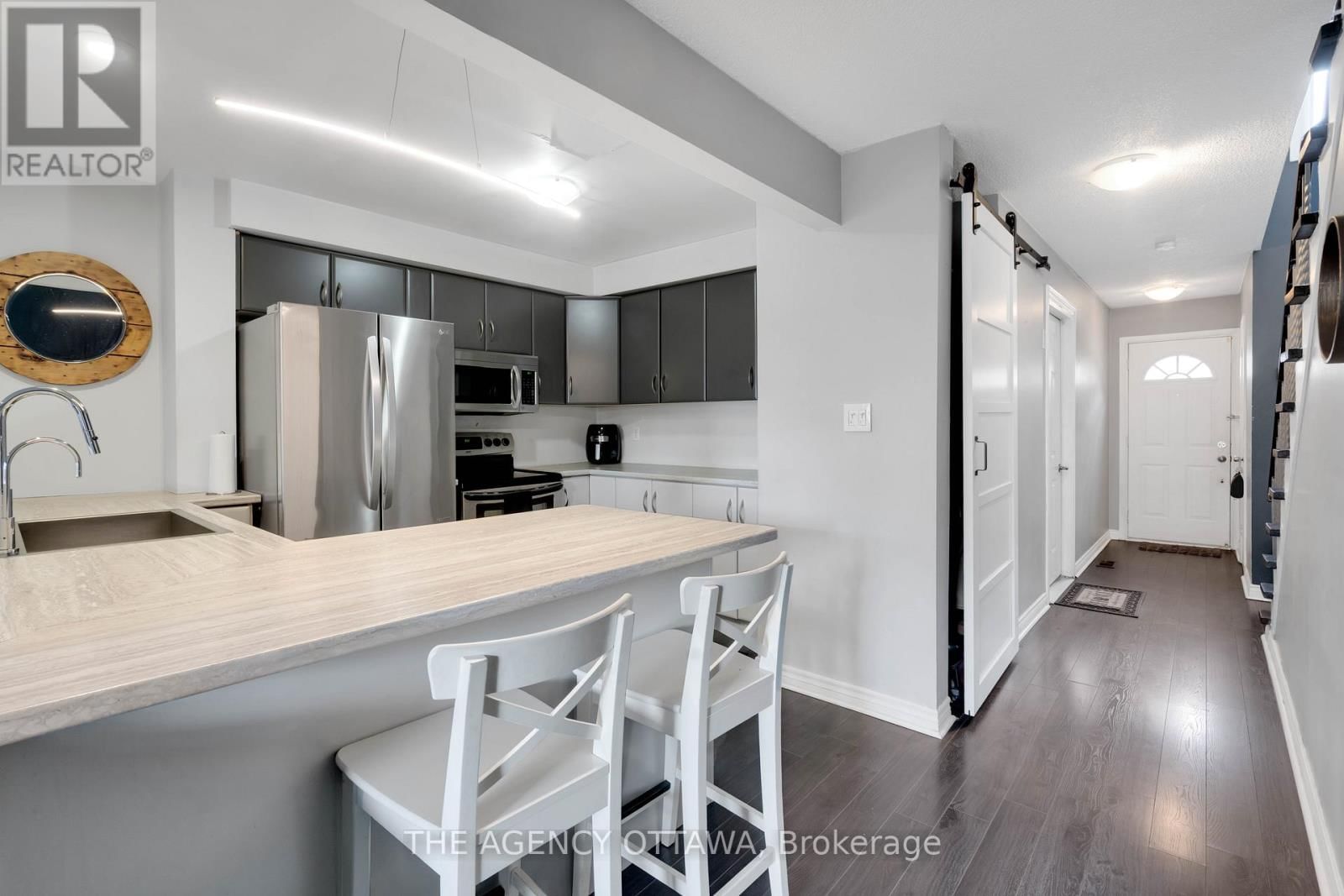 10 COLLINS CRESCENT Image 14