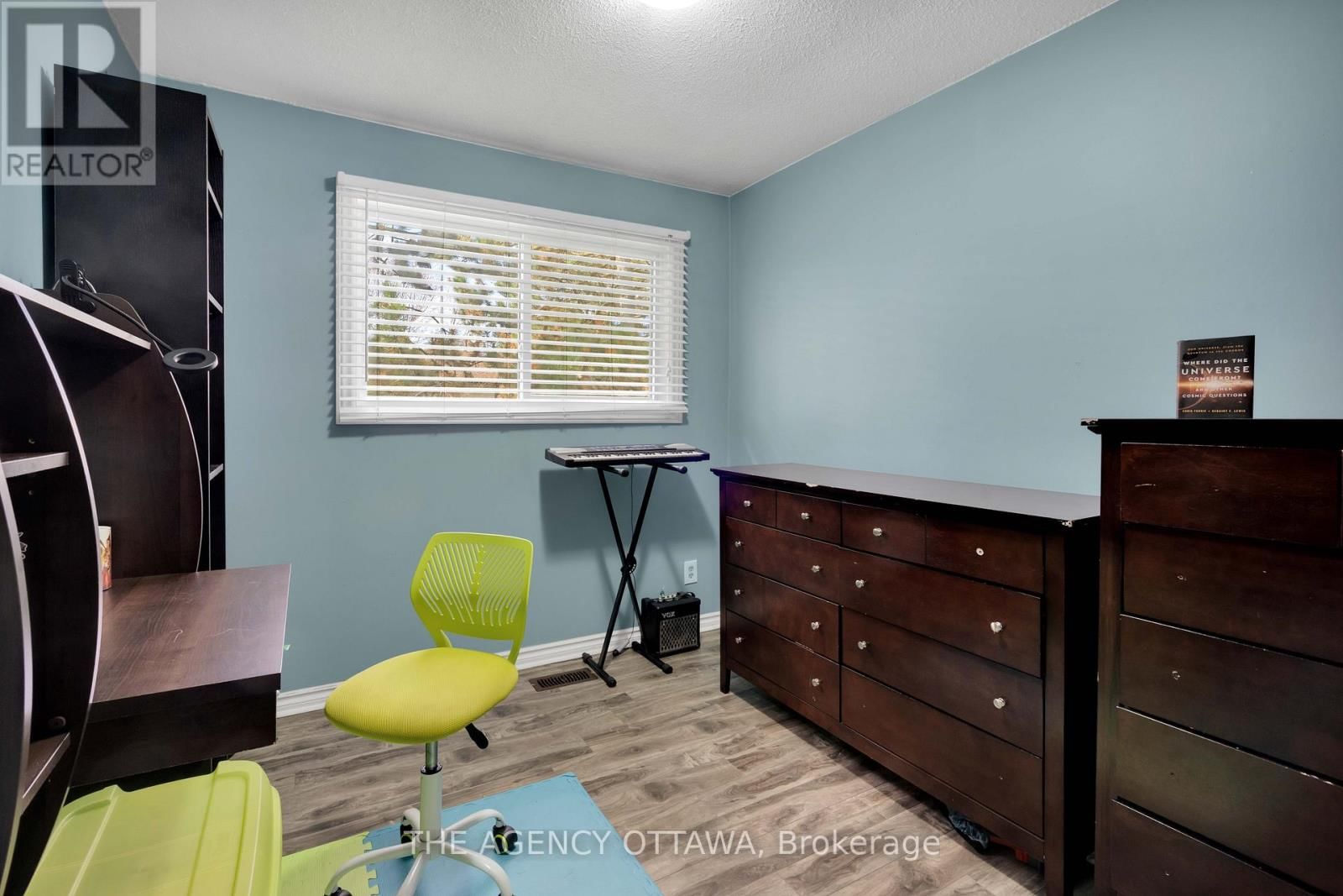 10 COLLINS CRESCENT Image 17