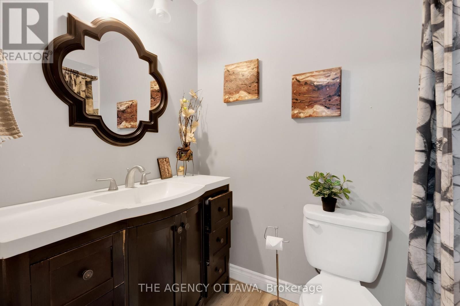 10 COLLINS CRESCENT Image 19