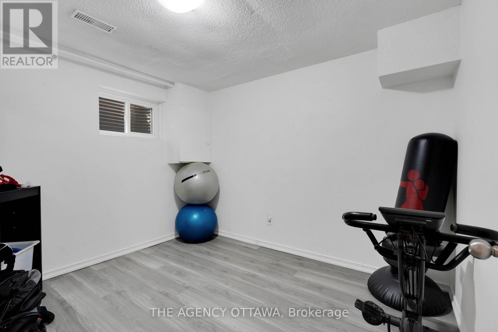 10 COLLINS CRESCENT Image 22