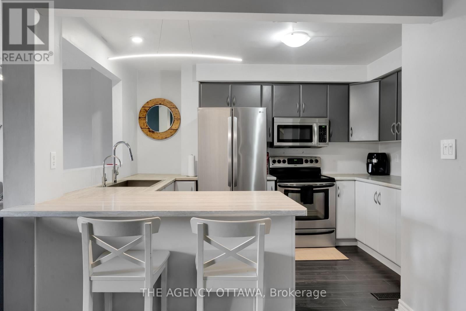 10 COLLINS CRESCENT Image 3