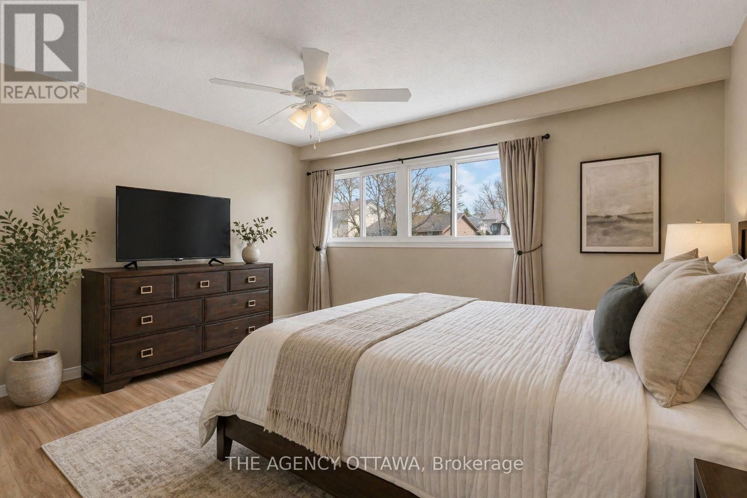 10 COLLINS CRESCENT Image 4