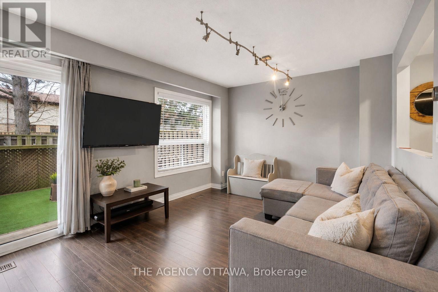 10 COLLINS CRESCENT Image 7