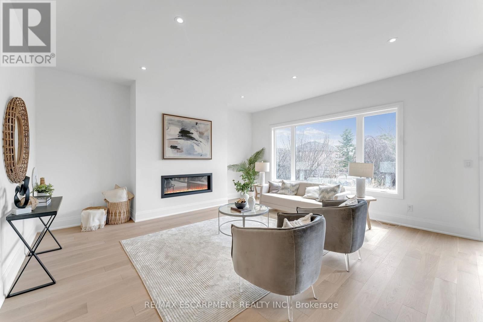 2350 EIGHTH LINE Image 13