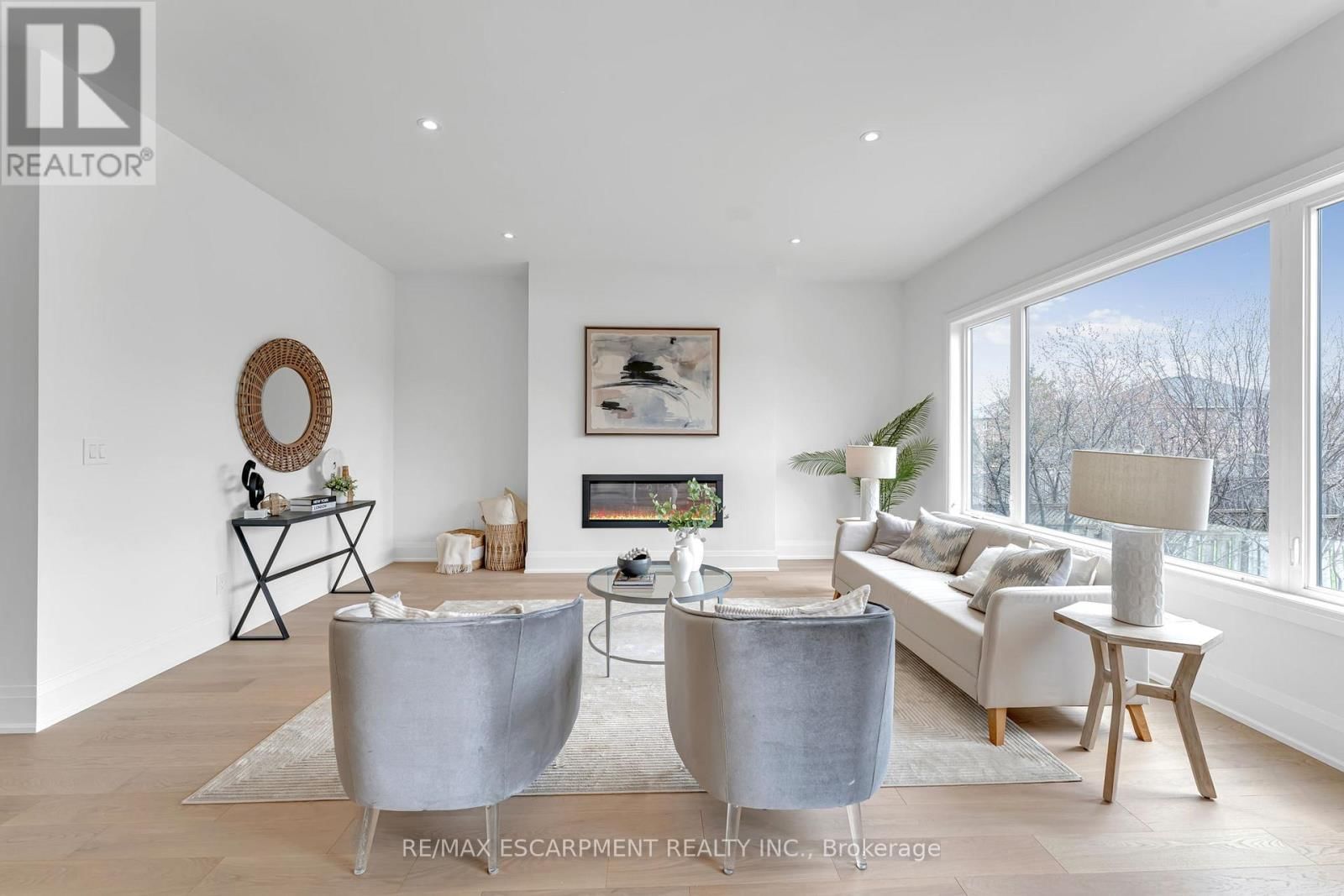 2350 EIGHTH LINE Image 14