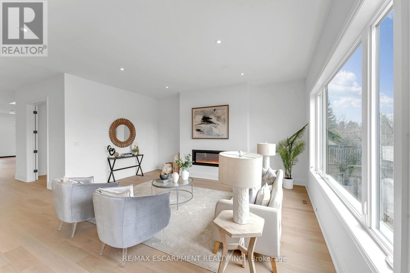 2350 EIGHTH LINE Image 15