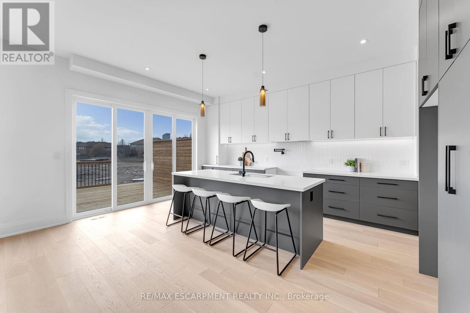 2350 EIGHTH LINE Image 19