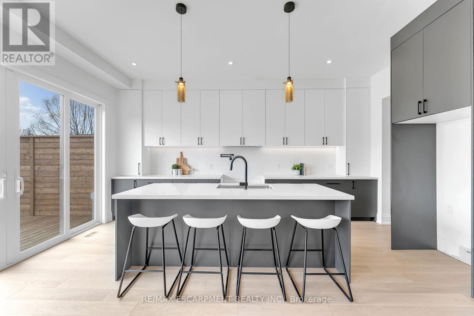 2350 EIGHTH LINE Image 20