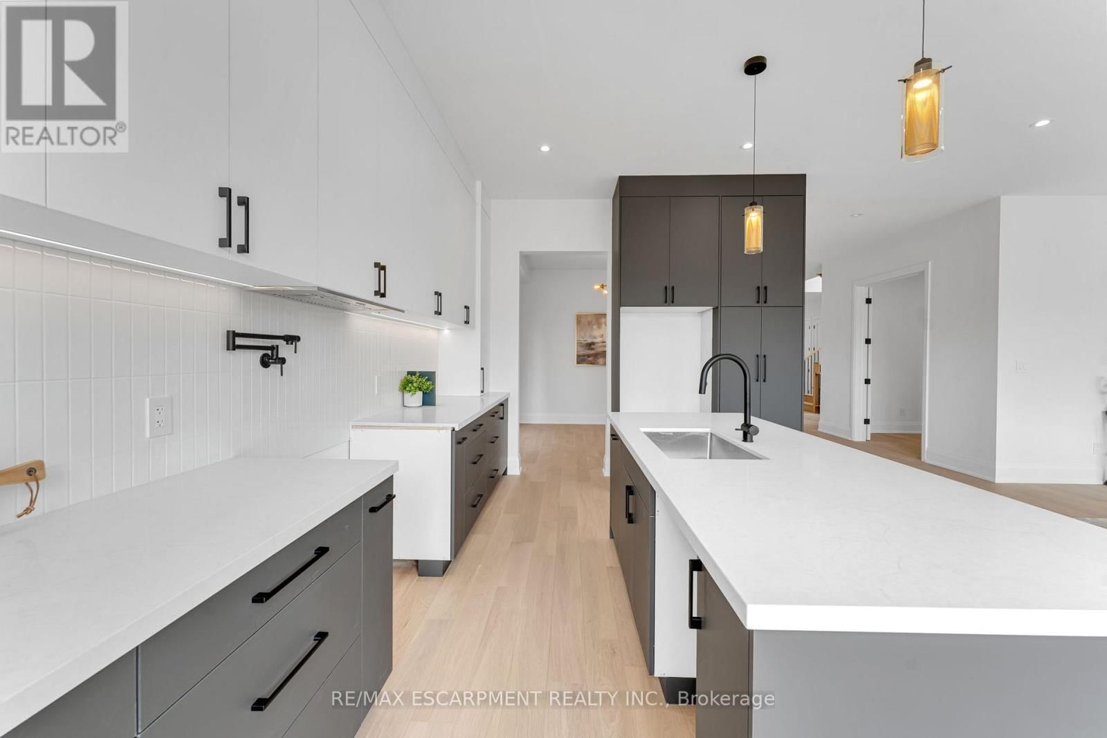 2350 EIGHTH LINE Image 25