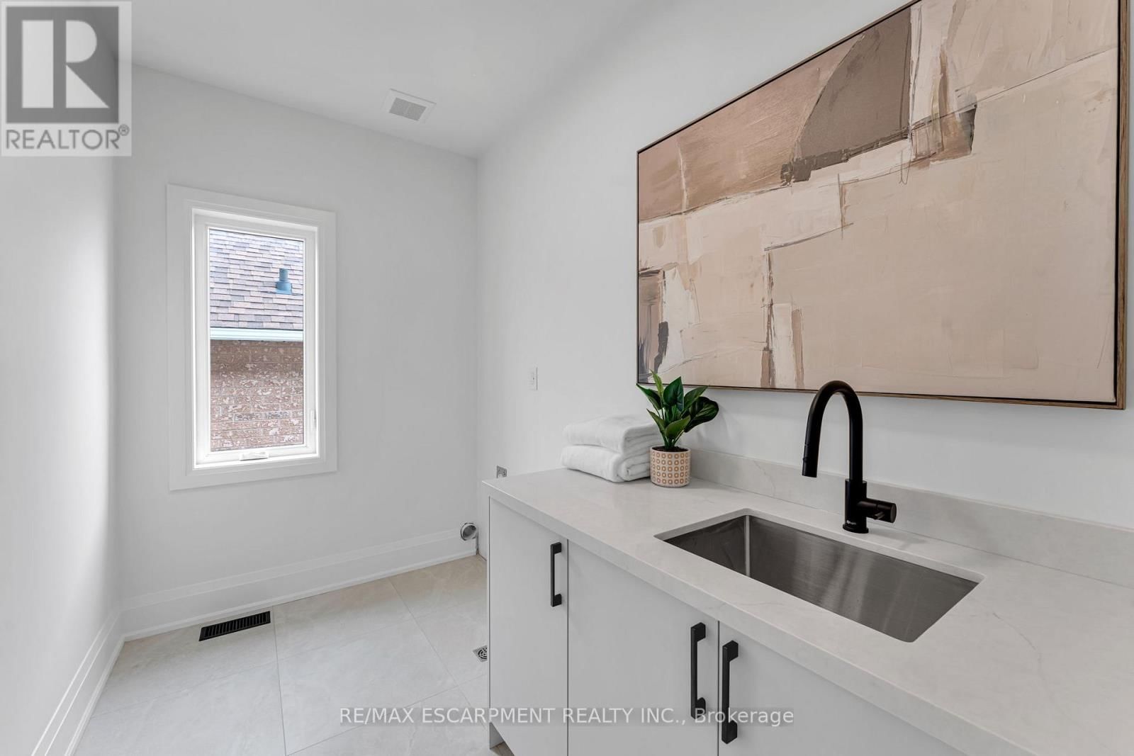 2350 EIGHTH LINE Image 26